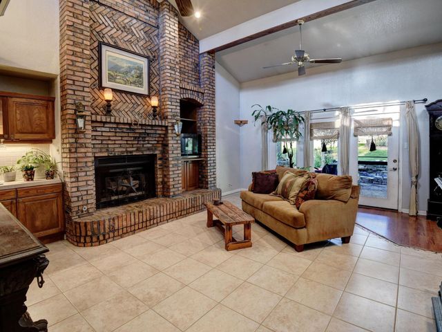 191 Mamalu DR, Bastrop, TX 78602