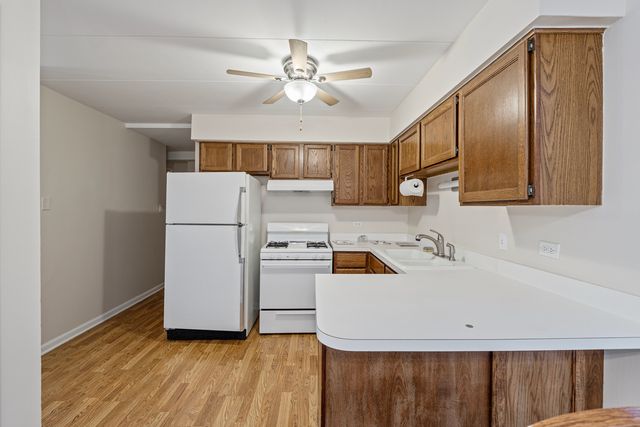 12830 S 71st Avenue 104, Palos Heights, IL 60463