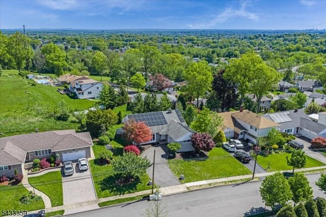 32 Brantwood Pl, Clifton City, NJ 07013