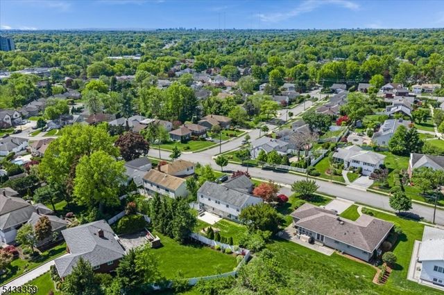32 Brantwood Pl, Clifton City, NJ 07013