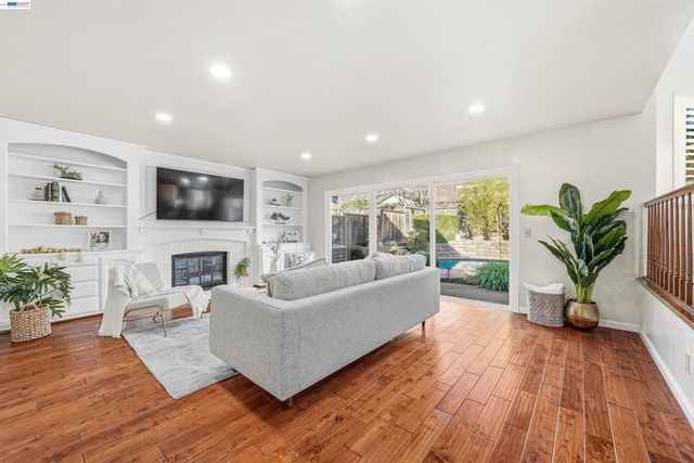 280 Summerford Cir, San Ramon, CA 94583