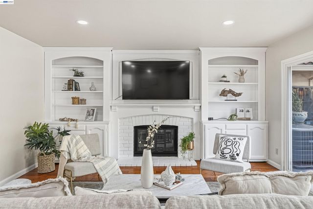 280 Summerford Cir, San Ramon, CA 94583