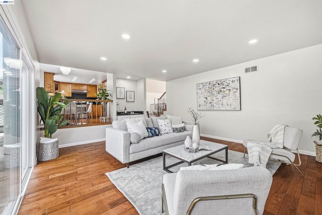 280 Summerford Cir, San Ramon, CA 94583