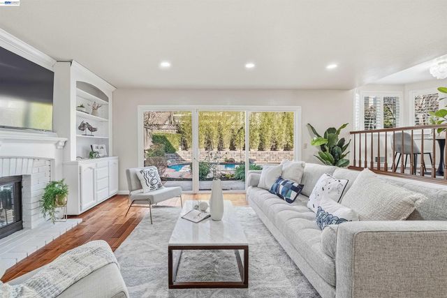 280 Summerford Cir, San Ramon, CA 94583