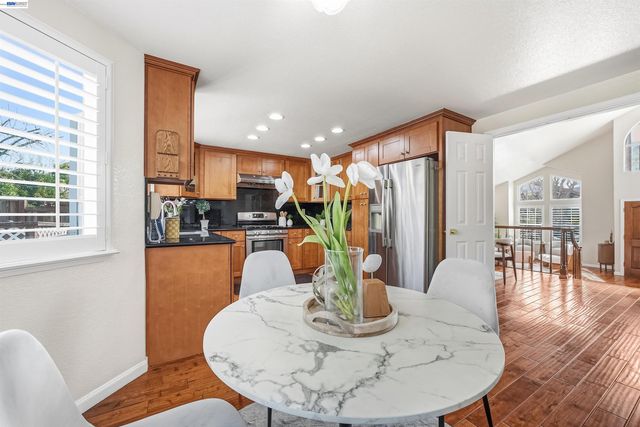 280 Summerford Cir, San Ramon, CA 94583