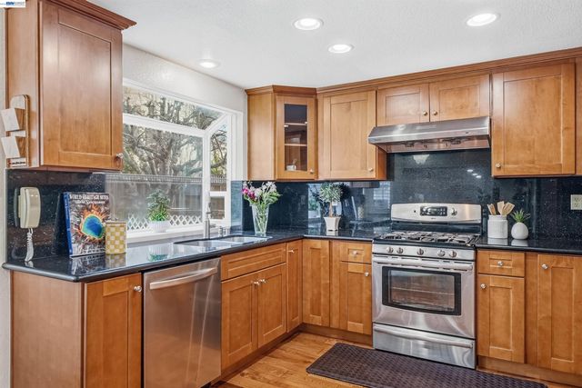 280 Summerford Cir, San Ramon, CA 94583