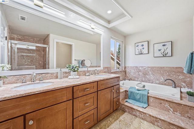 280 Summerford Cir, San Ramon, CA 94583