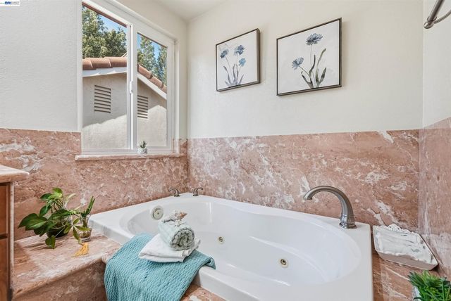 280 Summerford Cir, San Ramon, CA 94583