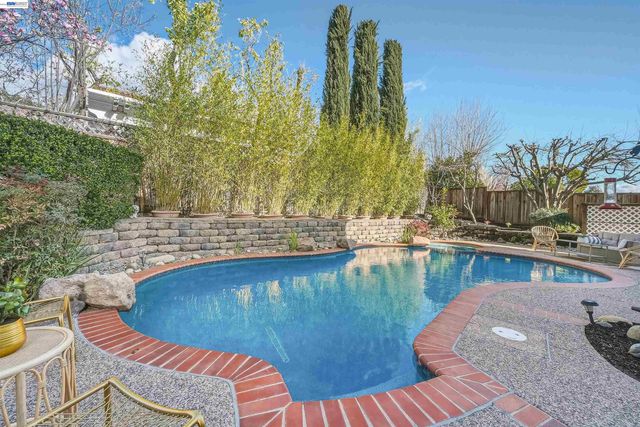 280 Summerford Cir, San Ramon, CA 94583