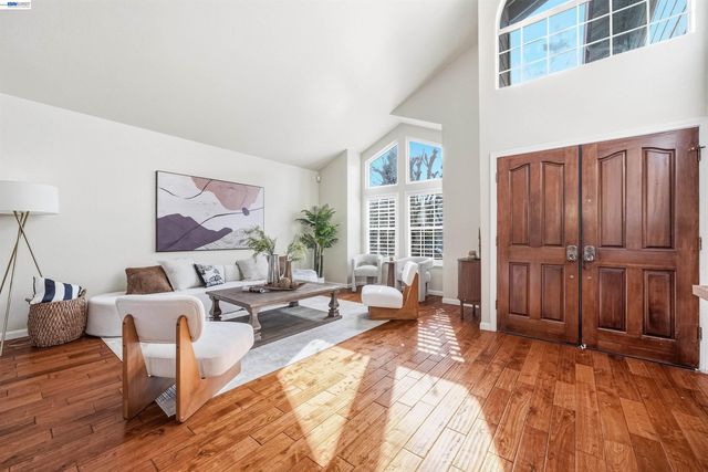 280 Summerford Cir, San Ramon, CA 94583