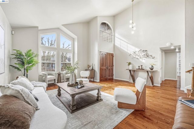 280 Summerford Cir, San Ramon, CA 94583