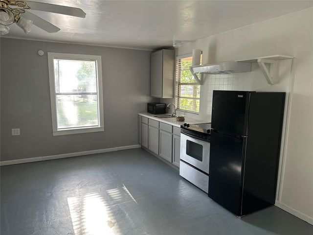 113 N Middle Street, Flatonia, TX 78941