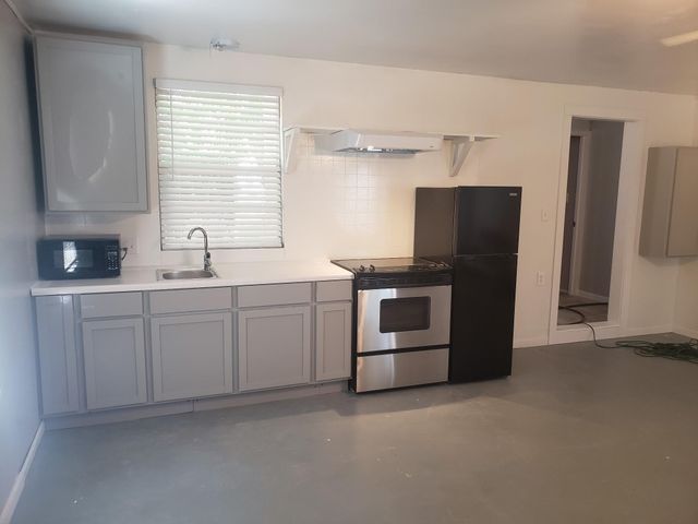 113 N Middle Street, Flatonia, TX 78941