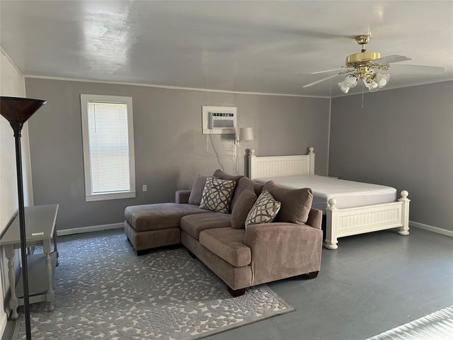 113 N Middle Street, Flatonia, TX 78941