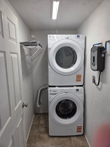 113 N Middle Street, Flatonia, TX 78941