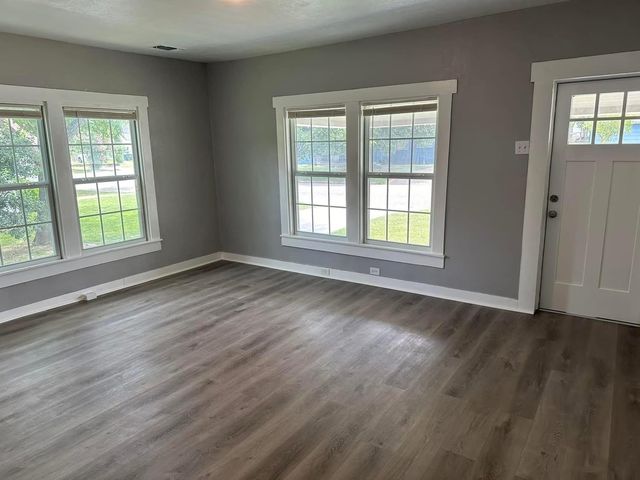 113 N Middle Street, Flatonia, TX 78941