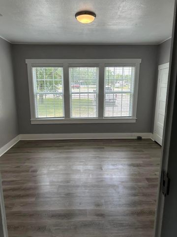 113 N Middle Street, Flatonia, TX 78941