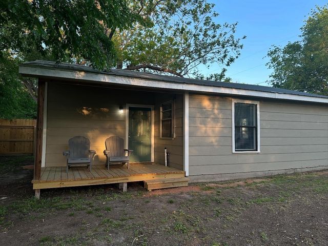 113 N Middle Street, Flatonia, TX 78941