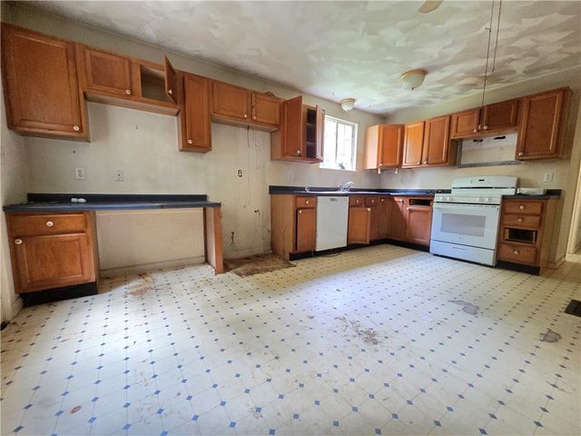 30 Earle Drive, North Kingstown, RI 02852