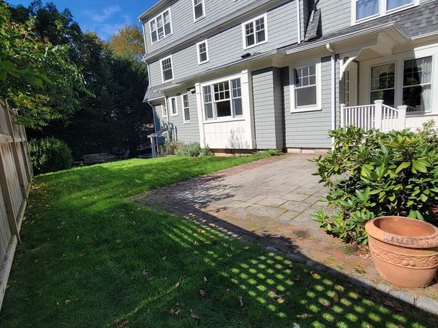 18 Tappan Rd, Wellesley, MA 02482