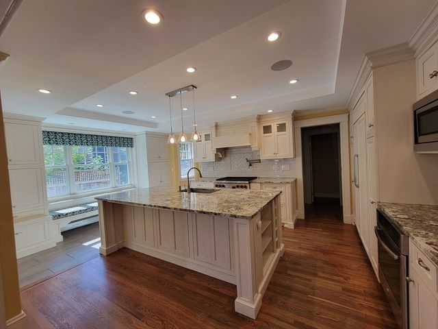 18 Tappan Rd, Wellesley, MA 02482