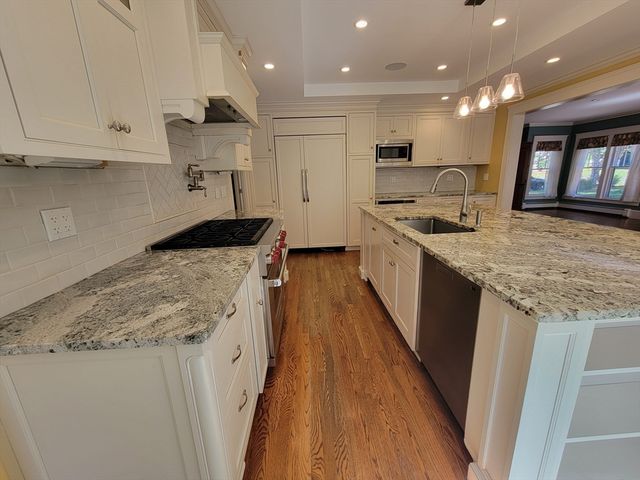 18 Tappan Rd, Wellesley, MA 02482
