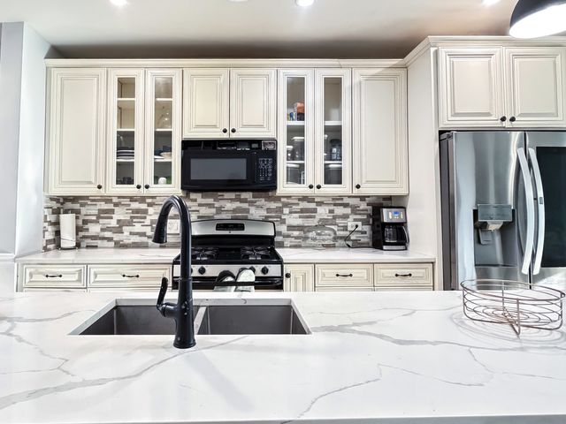 2436 Grove Avenue, Berwyn, IL 60402