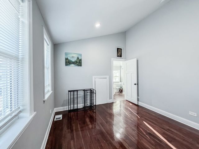 2436 Grove Avenue, Berwyn, IL 60402