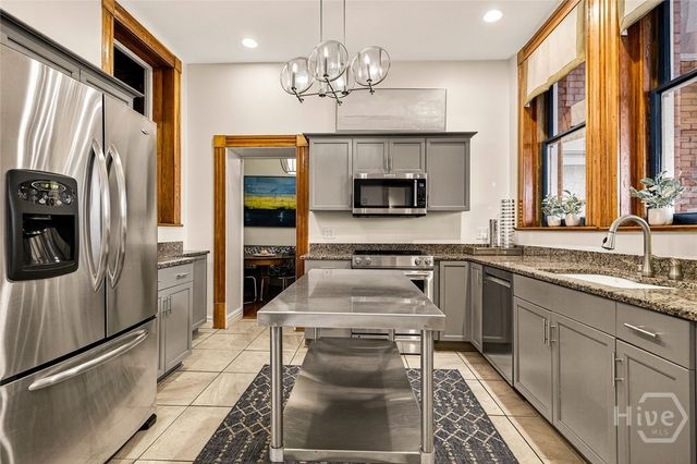 106 E Harris Street, Savannah, GA 31401