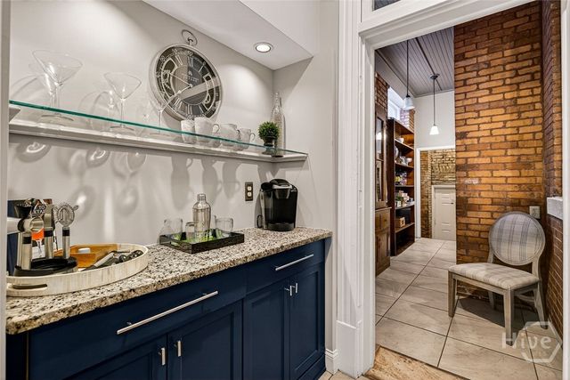 106 E Harris Street, Savannah, GA 31401