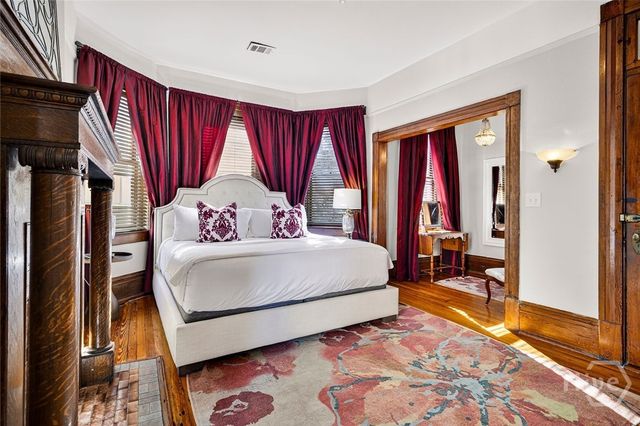 106 E Harris Street, Savannah, GA 31401