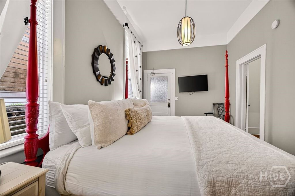 Image 17 of property listing at 106 E Harris Street, Savannah, GA 31401