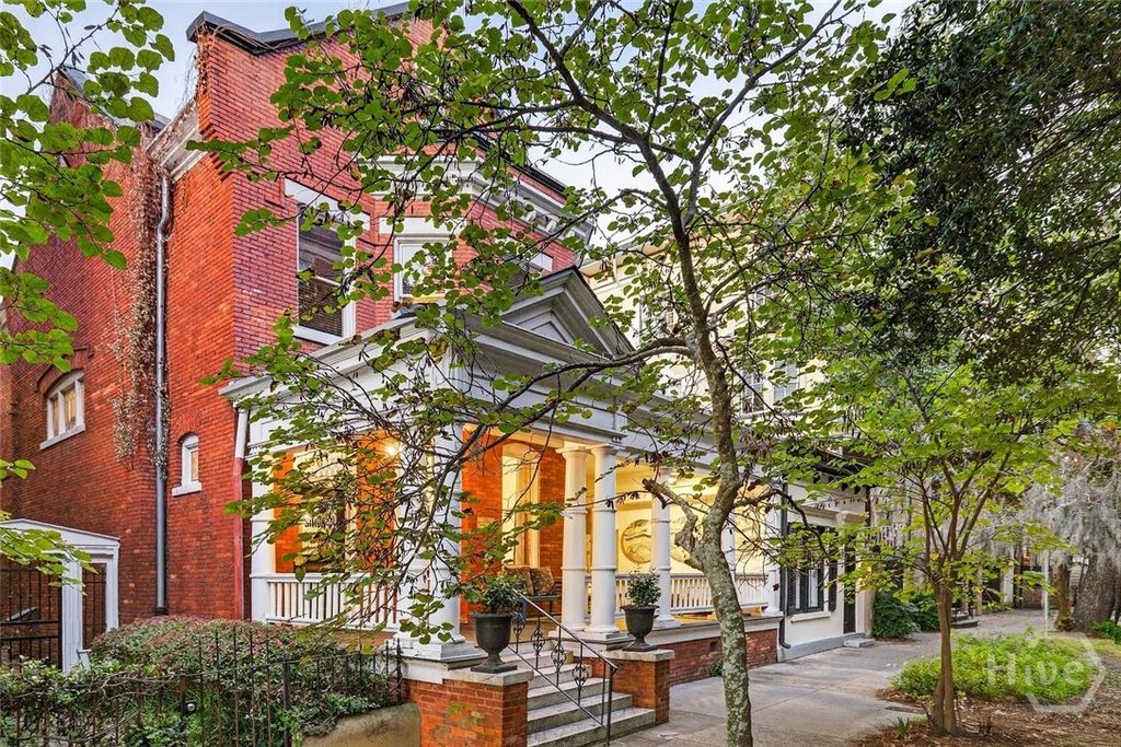 Image 2 of property listing at 106 E Harris Street, Savannah, GA 31401