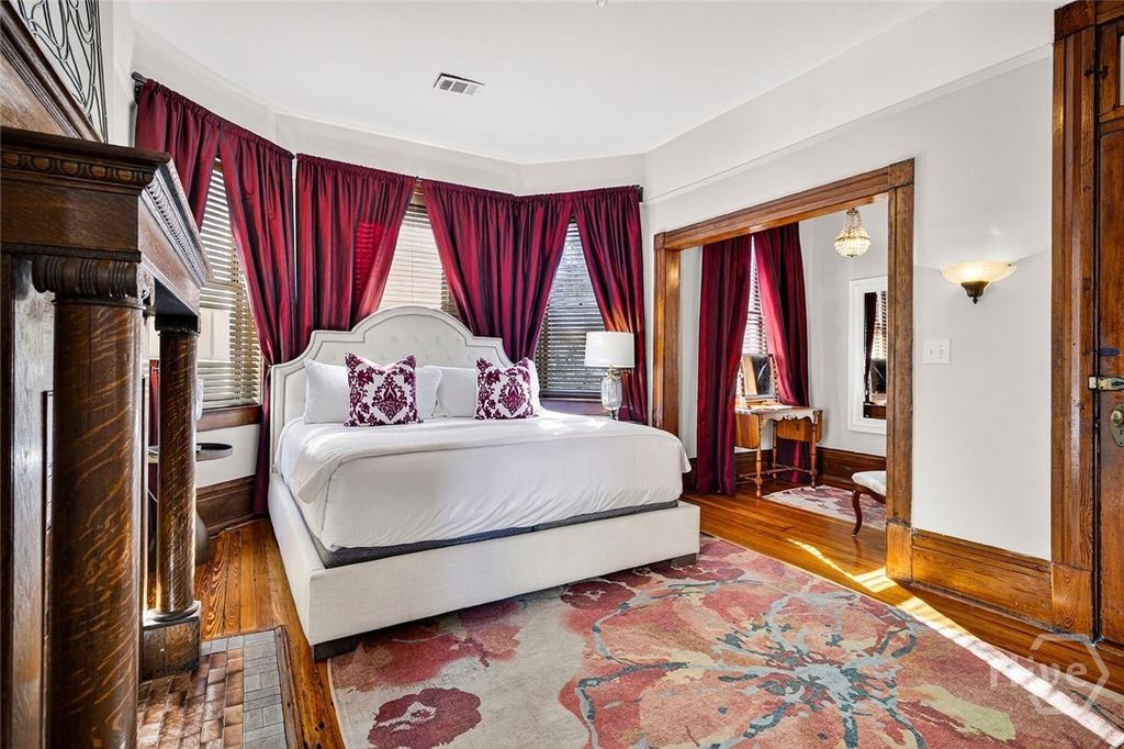 Image 26 of property listing at 106 E Harris Street, Savannah, GA 31401