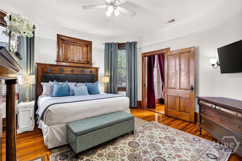 Image 32 of property listing at 106 E Harris Street, Savannah, GA 31401