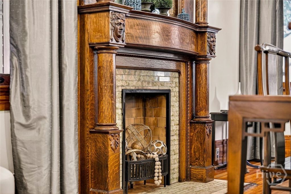 Image 6 of property listing at 106 E Harris Street, Savannah, GA 31401