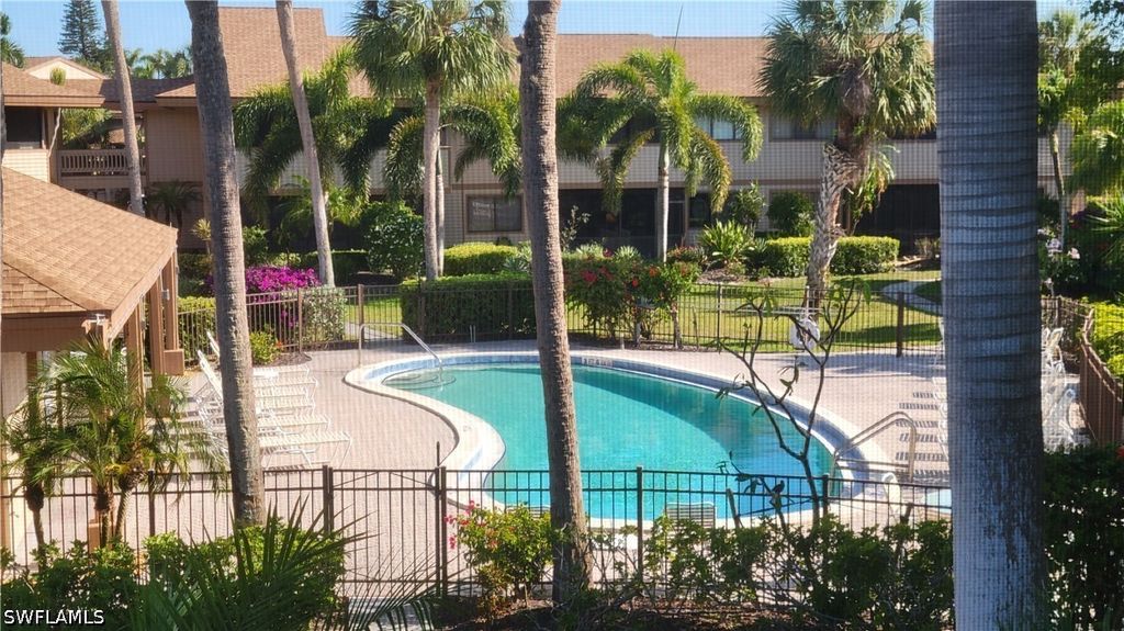 64 4th ST A207, Bonita Springs, FL 34134