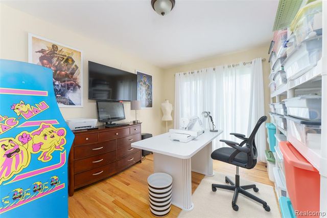 19337 E 13 Mile Road, Roseville, MI 48066