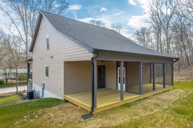 808 Hyatte Rd, Soddy Daisy, TN 37379