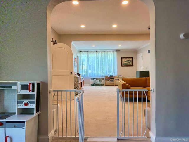 646 W Beech Street Lower, Long Beach, NY 11561