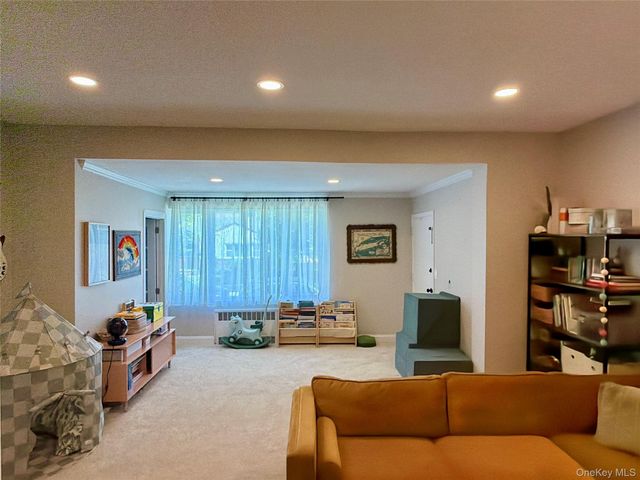 646 W Beech Street Lower, Long Beach, NY 11561