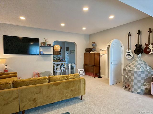 646 W Beech Street Lower, Long Beach, NY 11561