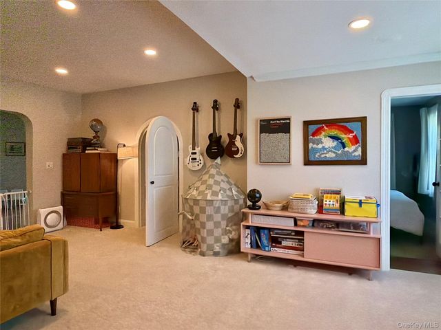 646 W Beech Street Lower, Long Beach, NY 11561