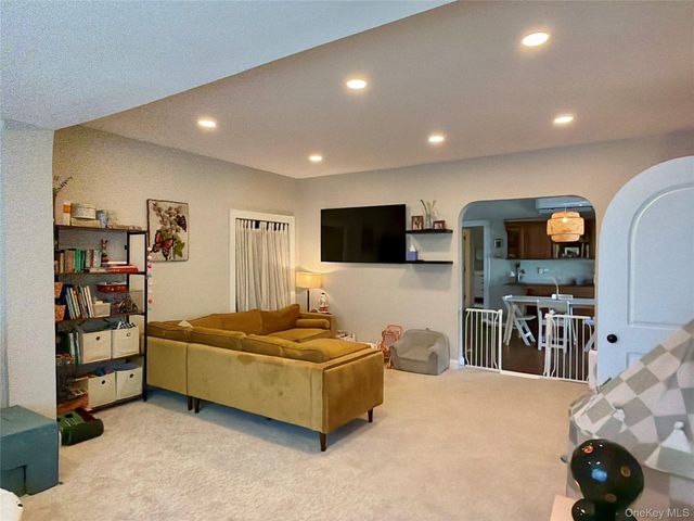646 W Beech Street Lower, Long Beach, NY 11561