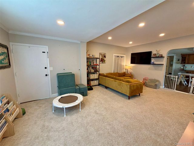 646 W Beech Street Lower, Long Beach, NY 11561