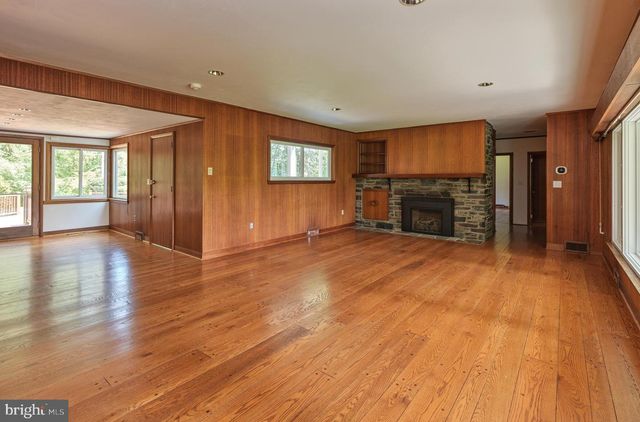 6783 CHAPEL RD, New Hope, PA 18938