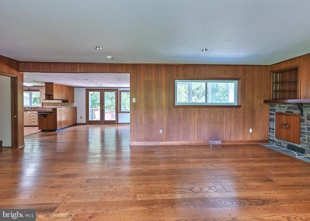 6783 CHAPEL RD, New Hope, PA 18938