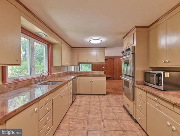 6783 CHAPEL RD, New Hope, PA 18938