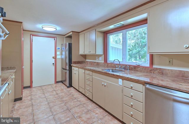 6783 CHAPEL RD, New Hope, PA 18938