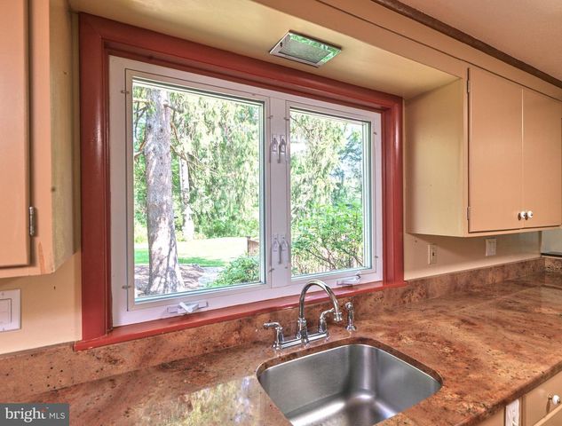 6783 CHAPEL RD, New Hope, PA 18938